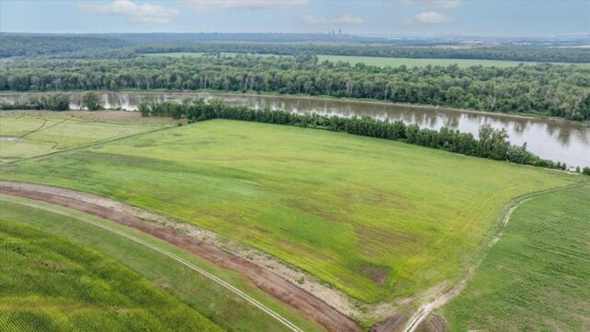 Picture of Residential Land For Sale in Council Bluffs, Iowa, United States