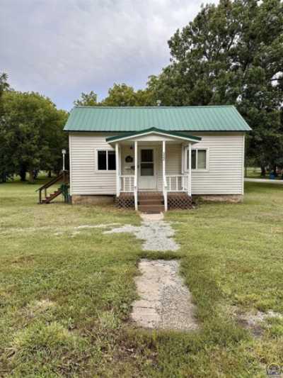 Home For Sale in Burlington, Kansas