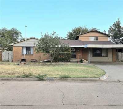 Home For Sale in Altus, Oklahoma