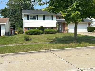 Home For Sale in Auburn Hills, Michigan