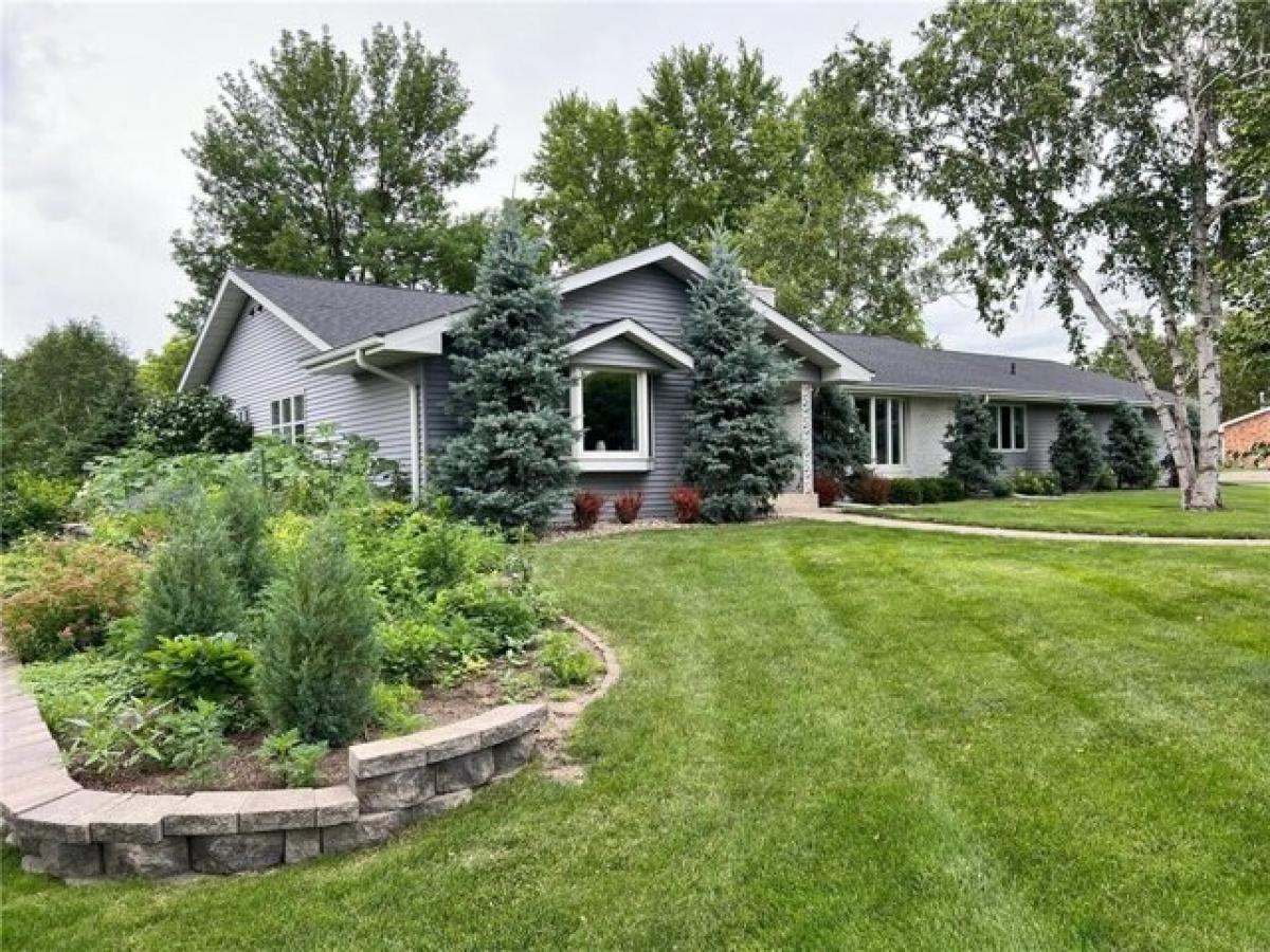 Picture of Home For Sale in Olivia, Minnesota, United States