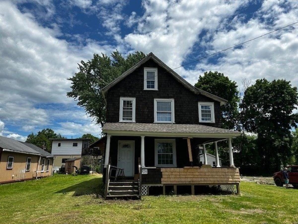 Picture of Home For Sale in Greenfield, Massachusetts, United States