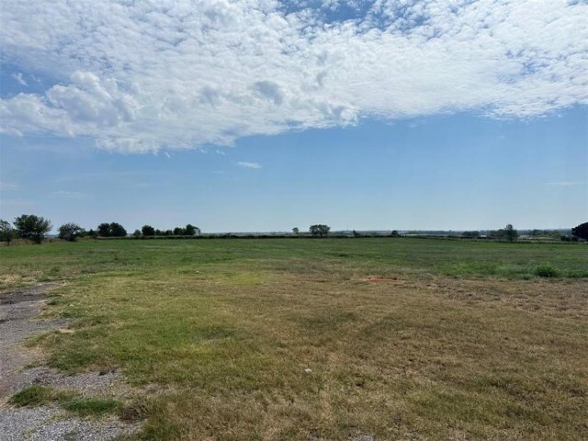 Picture of Residential Land For Sale in Lindsay, Oklahoma, United States