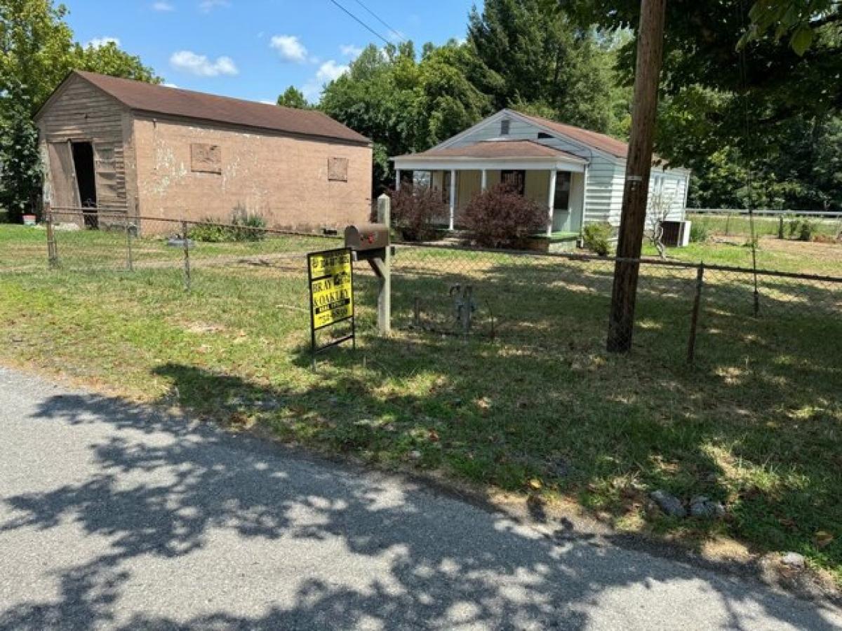 Picture of Home For Sale in Chapmanville, West Virginia, United States