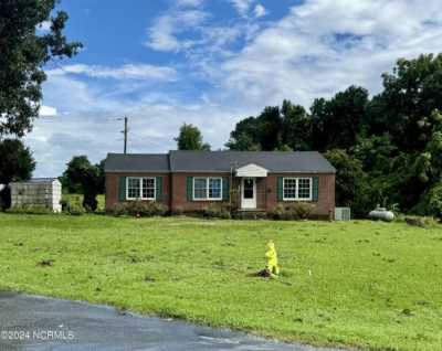 Home For Sale in Newton Grove, North Carolina