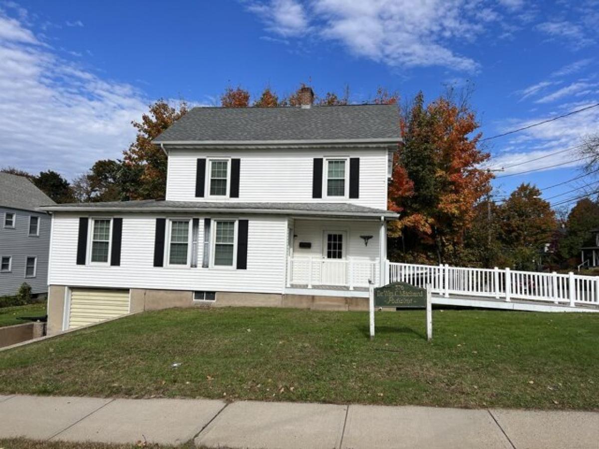 Picture of Home For Sale in Meriden, Connecticut, United States