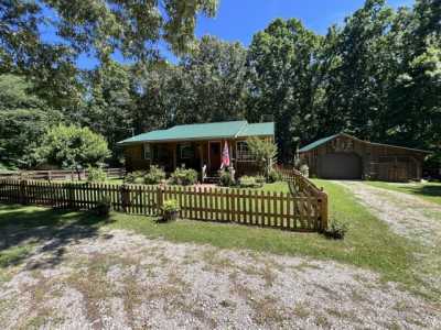 Home For Sale in Lawrenceburg, Tennessee