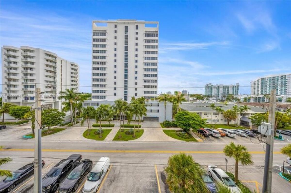 Picture of Home For Sale in North Bay Village, Florida, United States