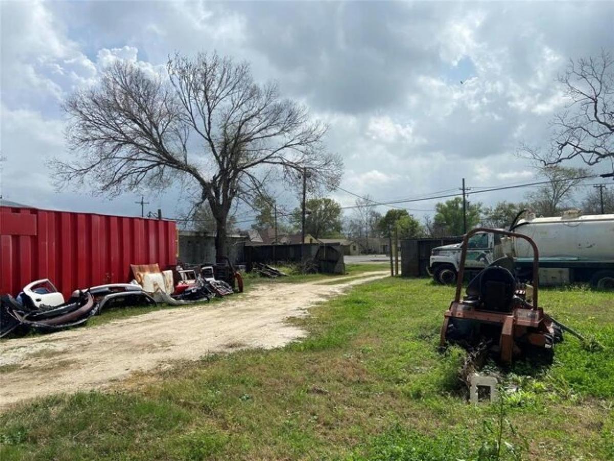 Picture of Residential Land For Sale in Dayton, Texas, United States