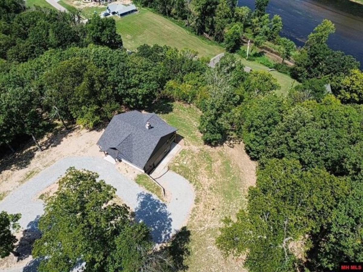 Picture of Home For Sale in Flippin, Arkansas, United States