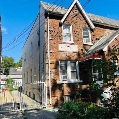 Home For Sale in Queens Village, New York