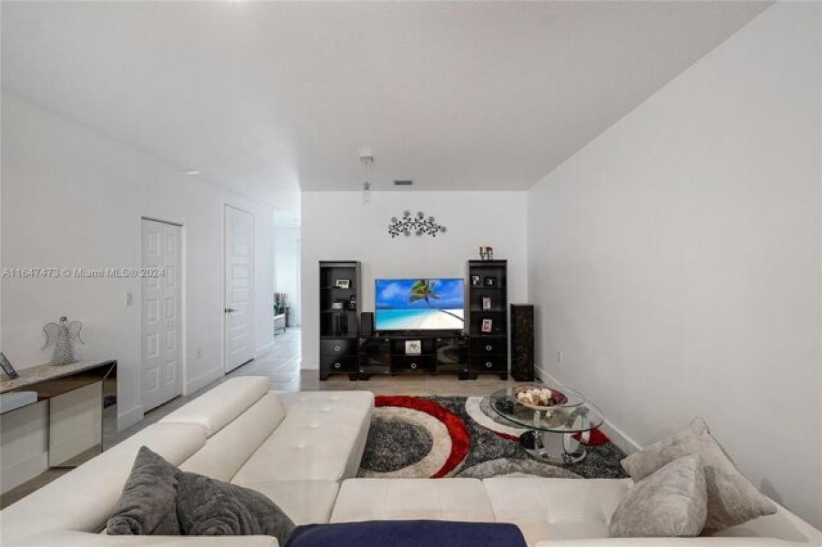 Picture of Home For Sale in Miami Lakes, Florida, United States