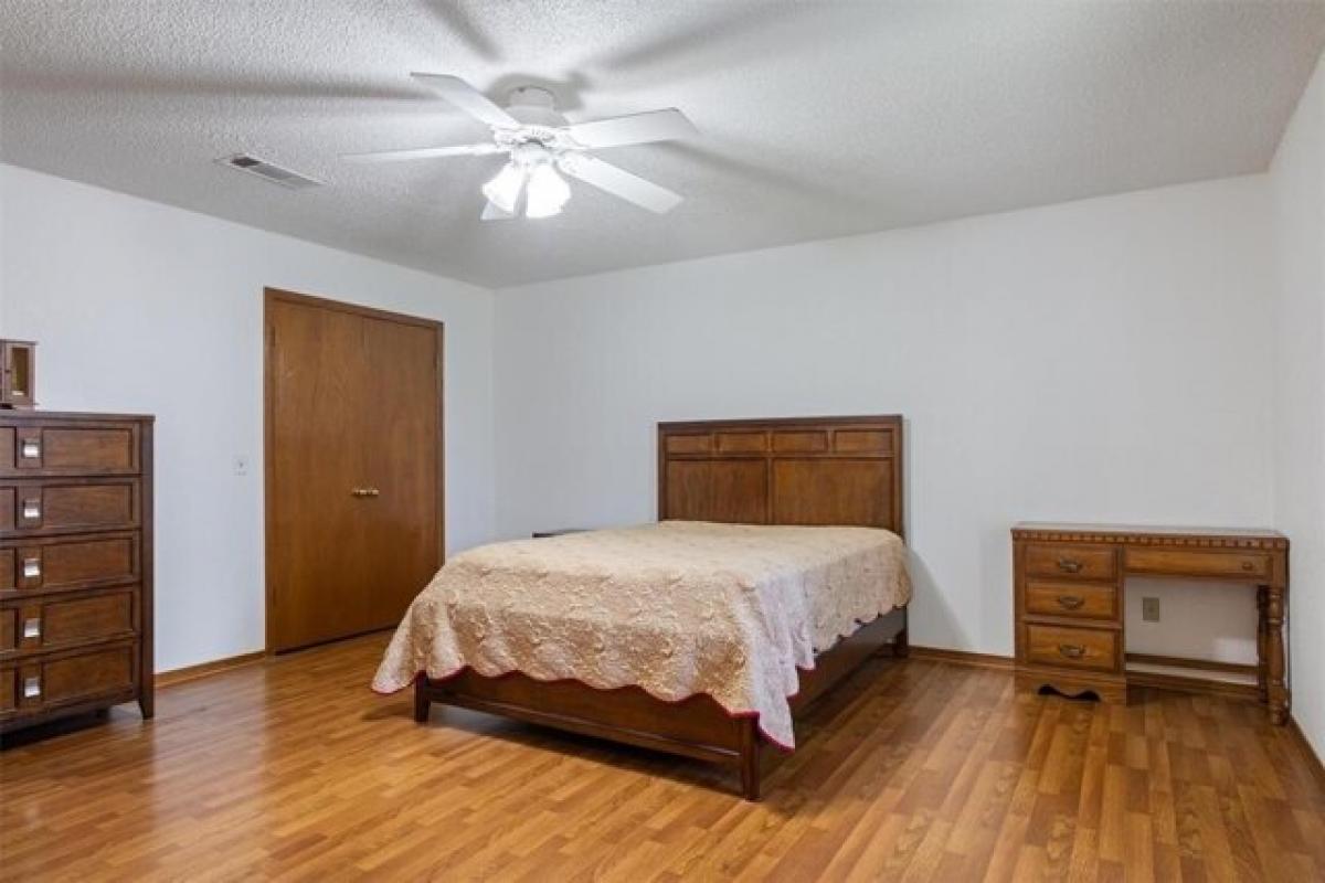 Picture of Home For Sale in Moore, Oklahoma, United States