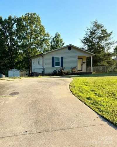 Home For Sale in Bessemer City, North Carolina