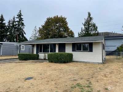 Home For Sale in Lakewood, Washington