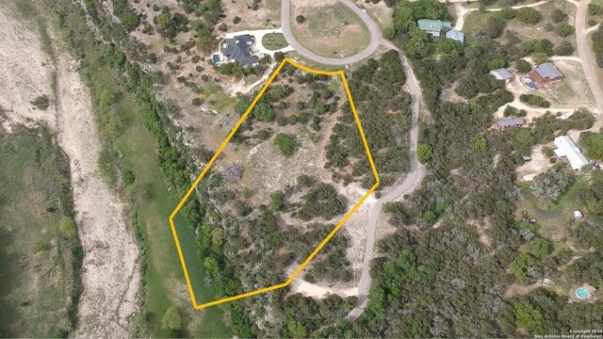 Picture of Residential Land For Sale in Pipe Creek, Texas, United States