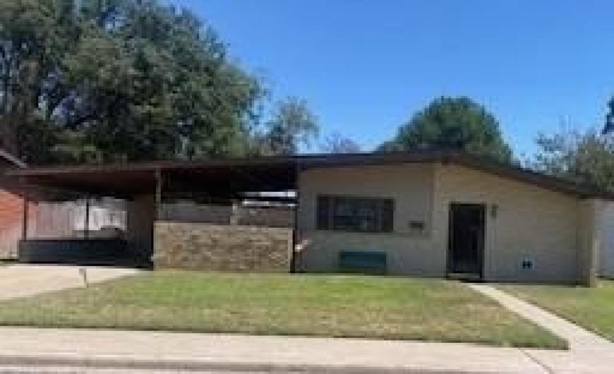 Picture of Home For Sale in Monahans, Texas, United States