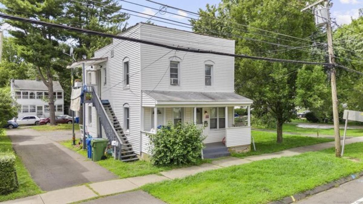 Picture of Home For Sale in Cromwell, Connecticut, United States