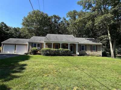 Home For Sale in Riverhead, New York