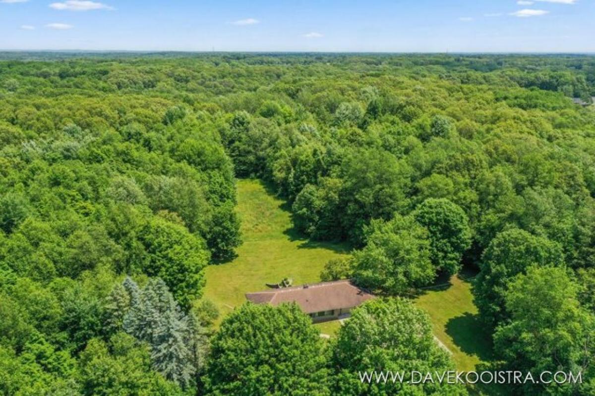 Picture of Home For Sale in Oshtemo, Michigan, United States