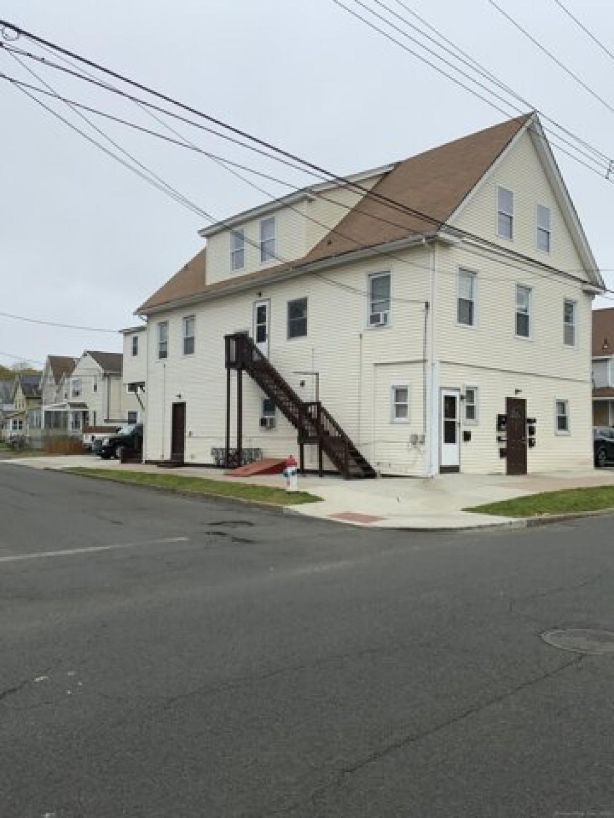 Picture of Home For Sale in West Haven, Connecticut, United States