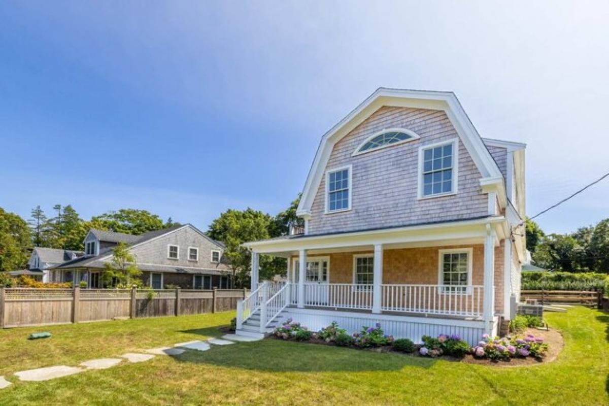 Picture of Home For Sale in Vineyard Haven, Massachusetts, United States