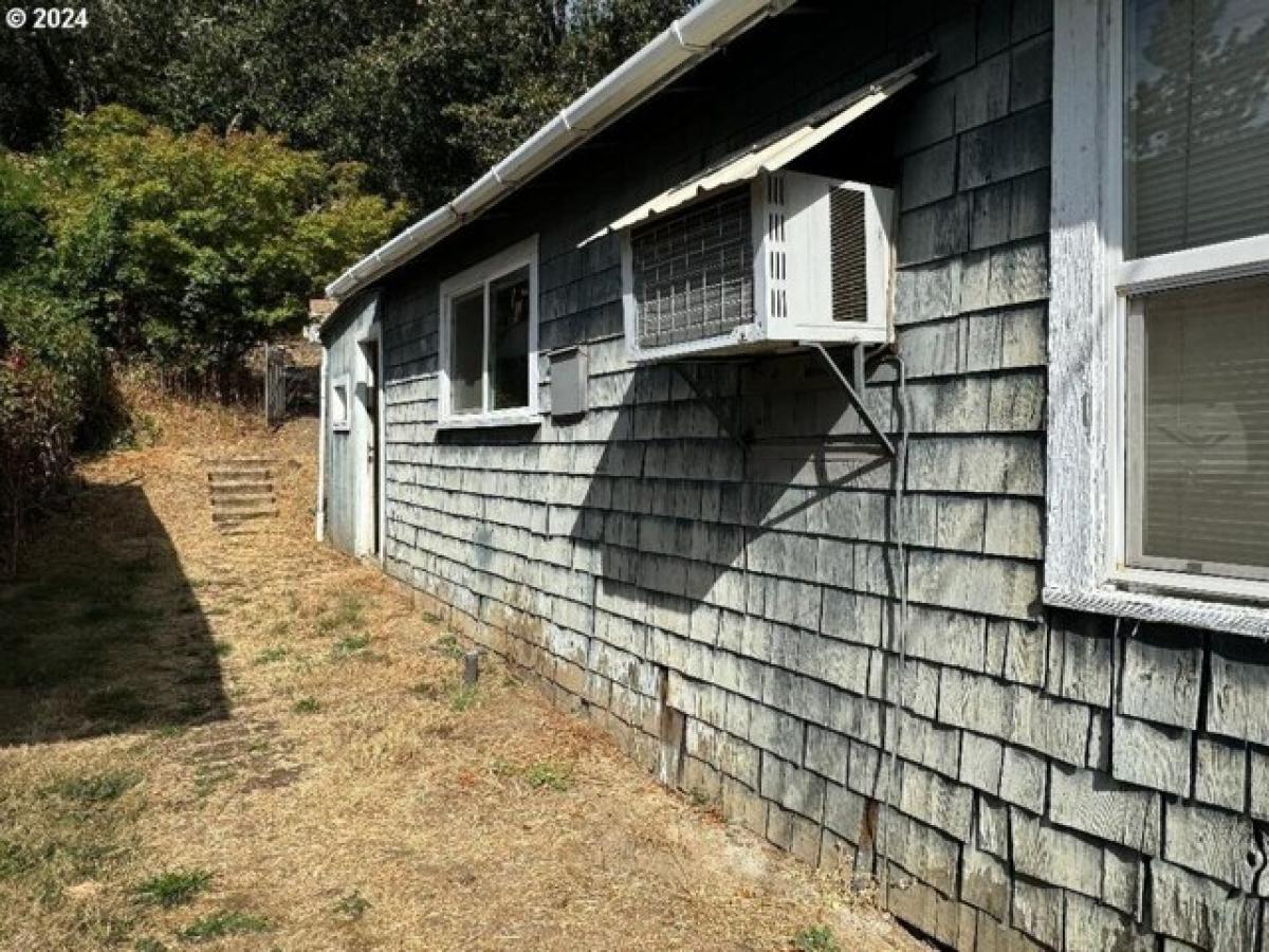 Picture of Home For Sale in Roseburg, Oregon, United States