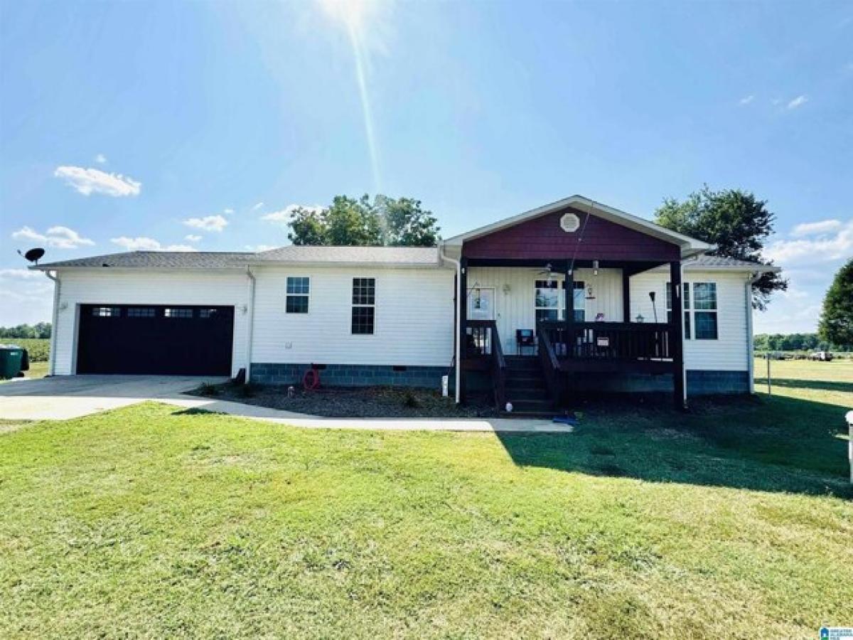 Picture of Home For Sale in Centre, Alabama, United States