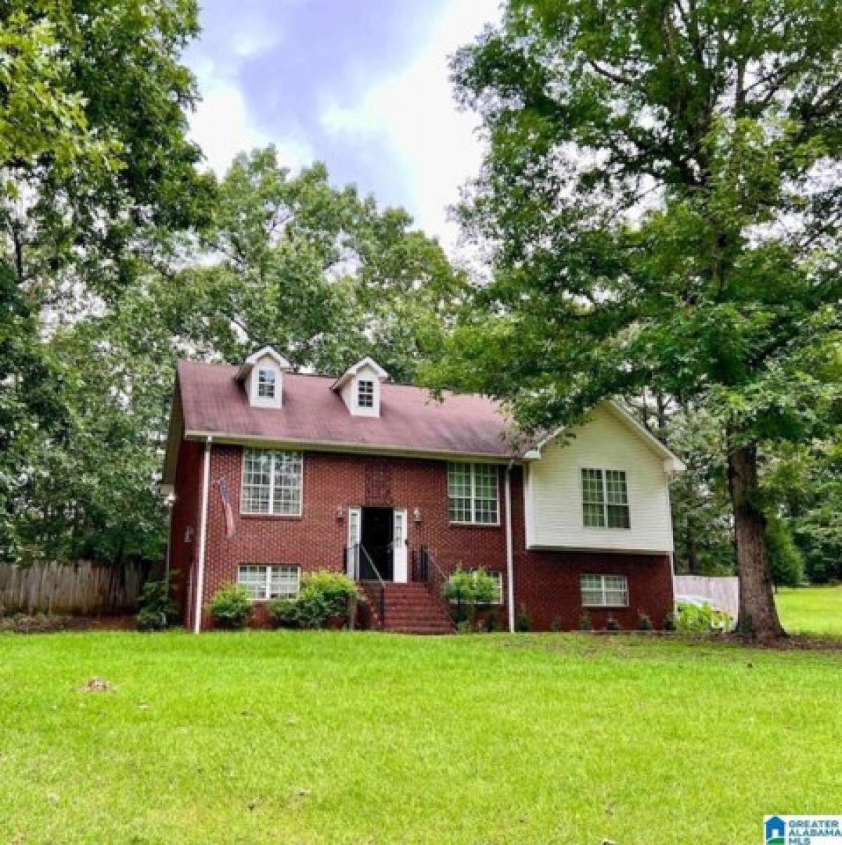 Picture of Home For Sale in Woodstock, Alabama, United States