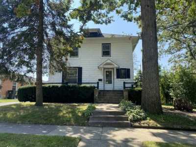 Home For Sale in Lake Bluff, Illinois