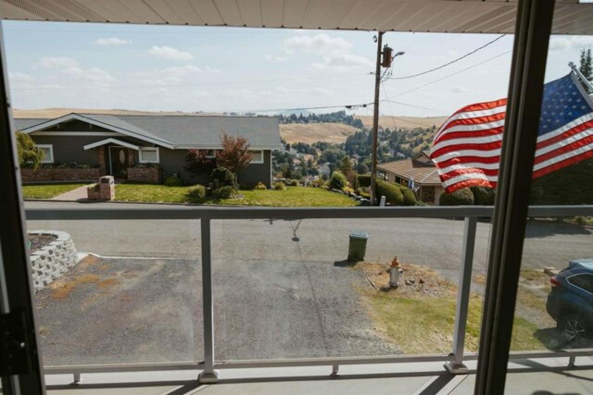 Picture of Home For Sale in Colfax, Washington, United States