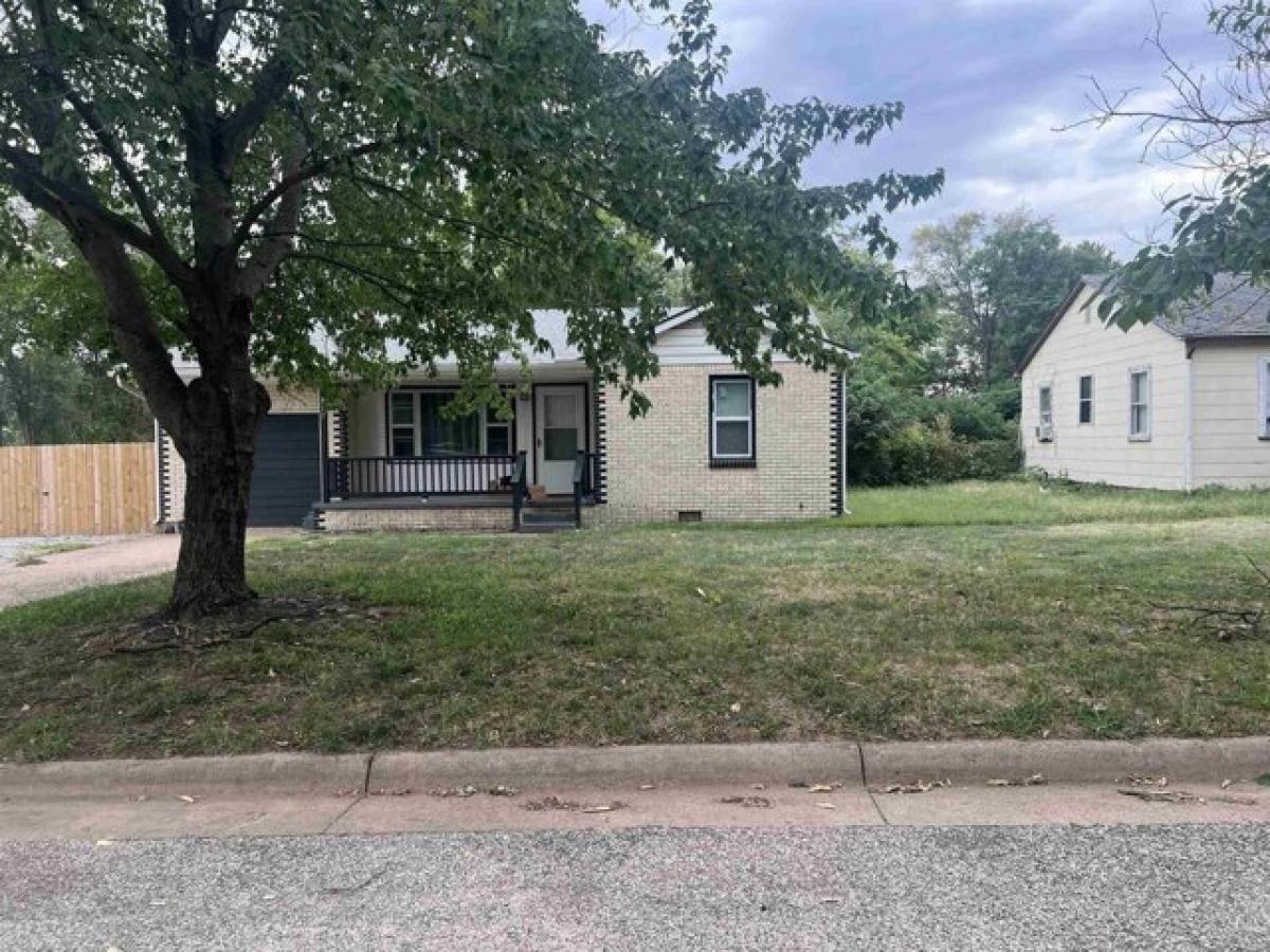 Picture of Home For Sale in Arkansas City, Kansas, United States