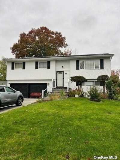 Home For Rent in Brentwood, New York