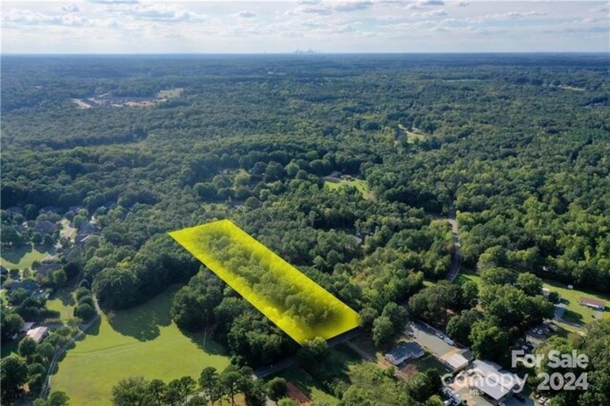 Picture of Residential Land For Sale in Matthews, North Carolina, United States