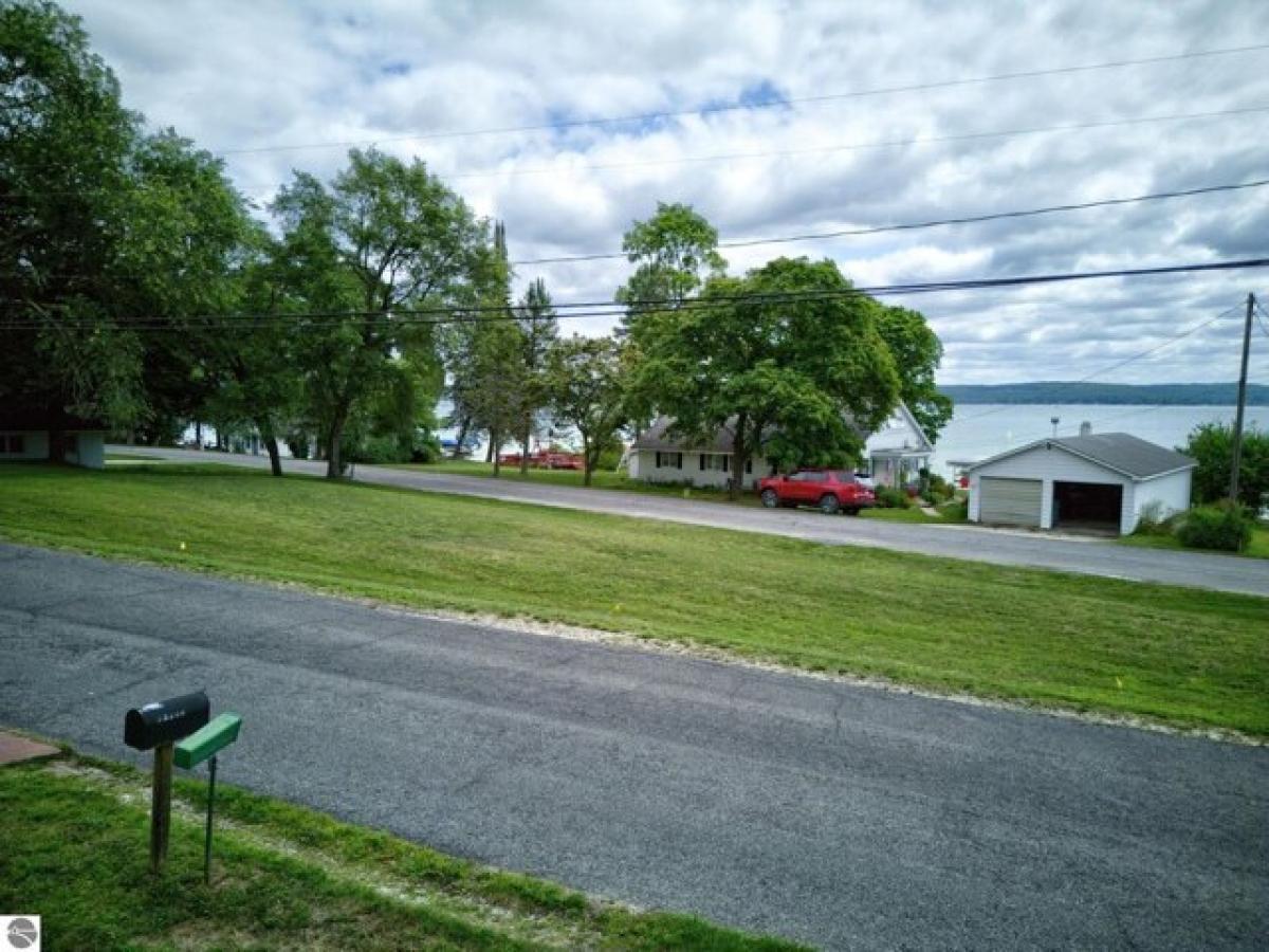 Picture of Home For Sale in Rapid City, Michigan, United States