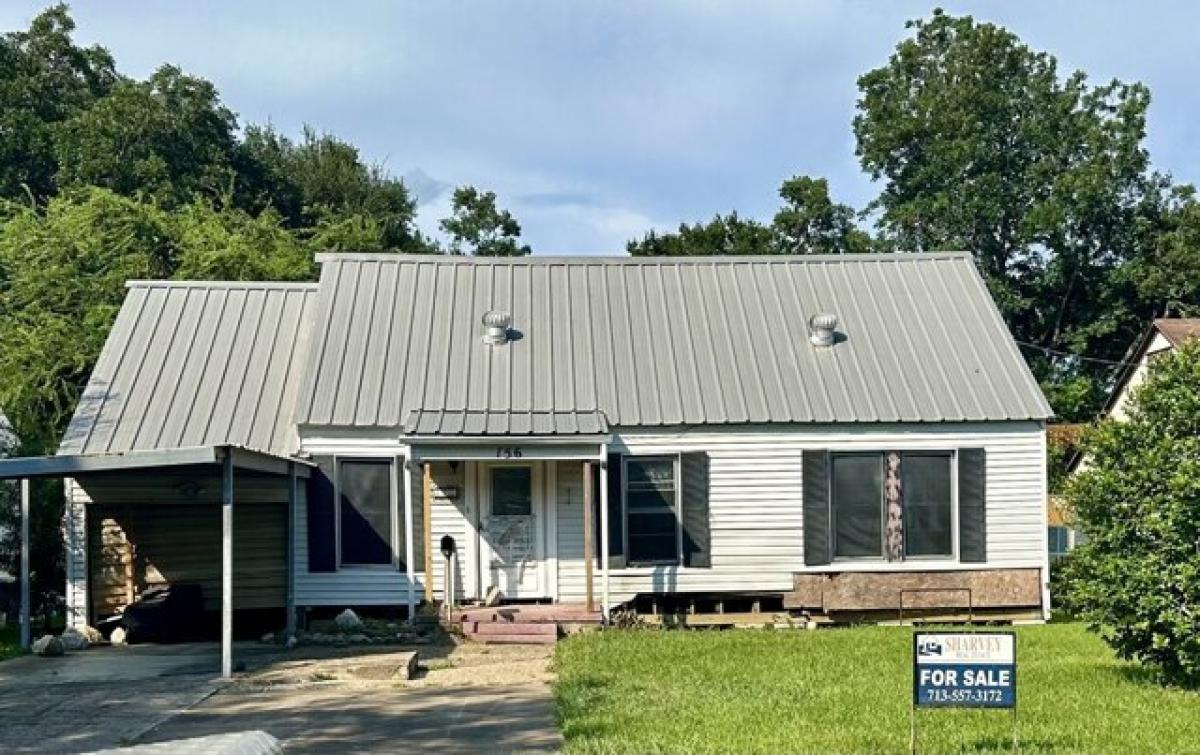 Picture of Home For Sale in Nederland, Texas, United States