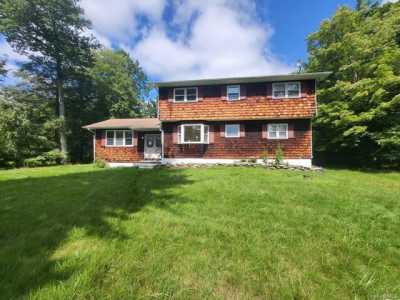 Home For Sale in Grahamsville, New York