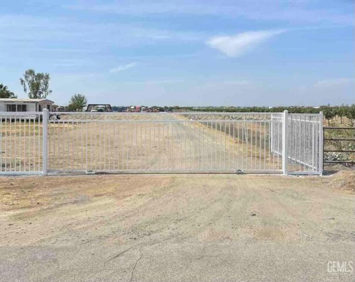 Picture of Residential Land For Sale in Earlimart, California, United States