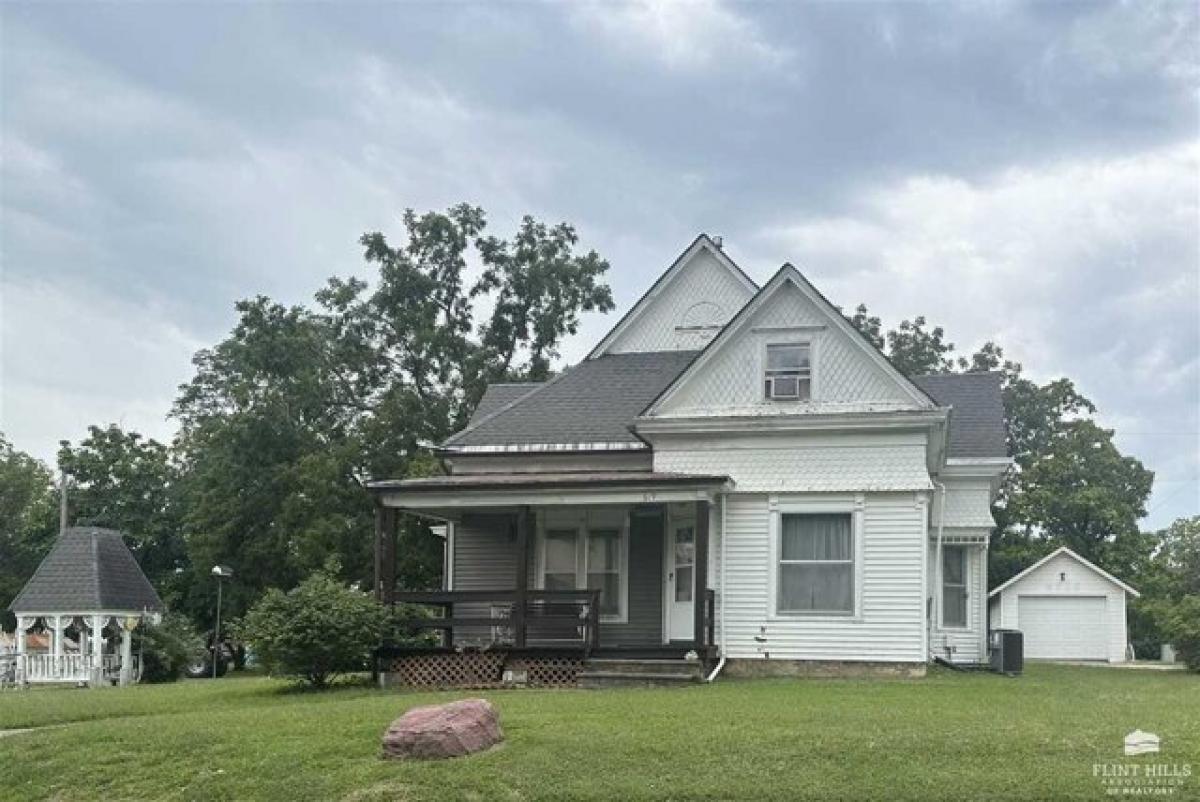 Picture of Home For Sale in Onaga, Kansas, United States