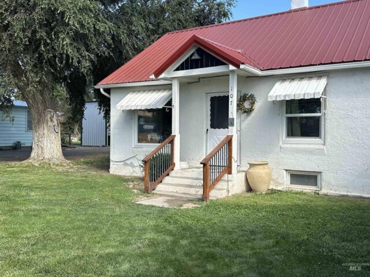 Picture of Home For Sale in Adrian, Oregon, United States