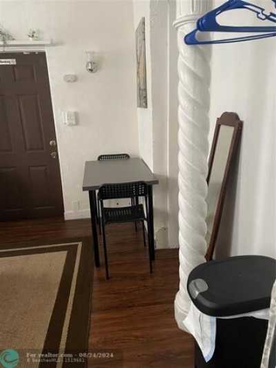 Apartment For Rent in El Portal, Florida