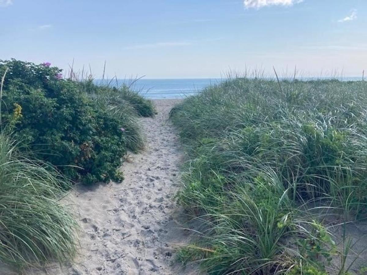 Picture of Home For Sale in Seabrook, New Hampshire, United States