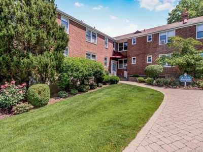 Home For Sale in White Plains, New York