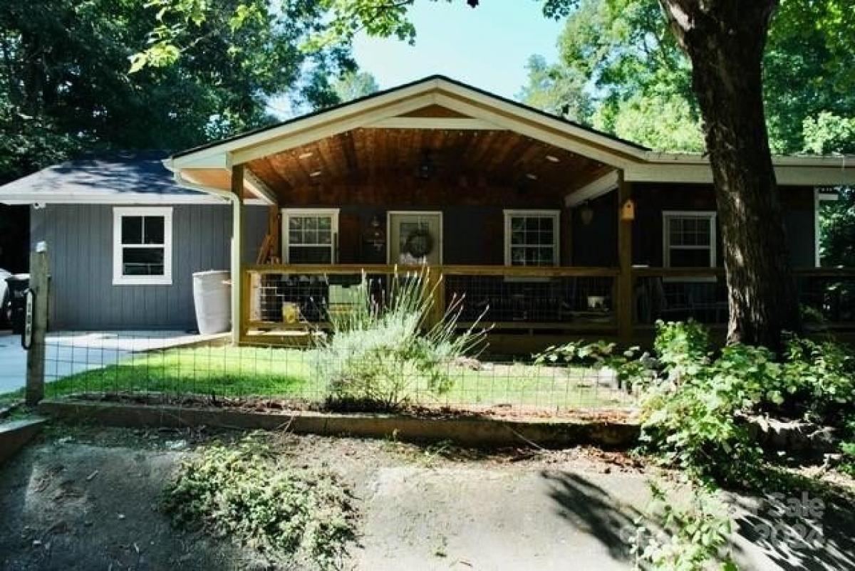 Picture of Home For Sale in Black Mountain, North Carolina, United States