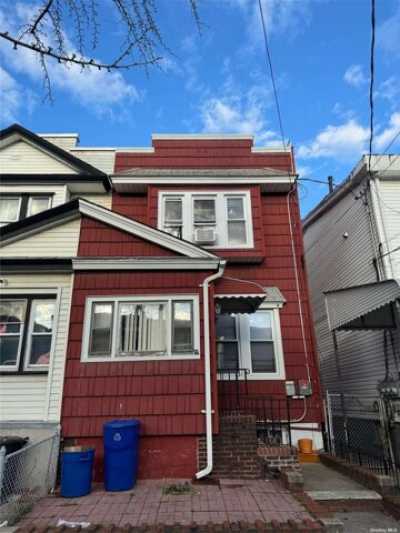 Home For Sale in Woodhaven, New York