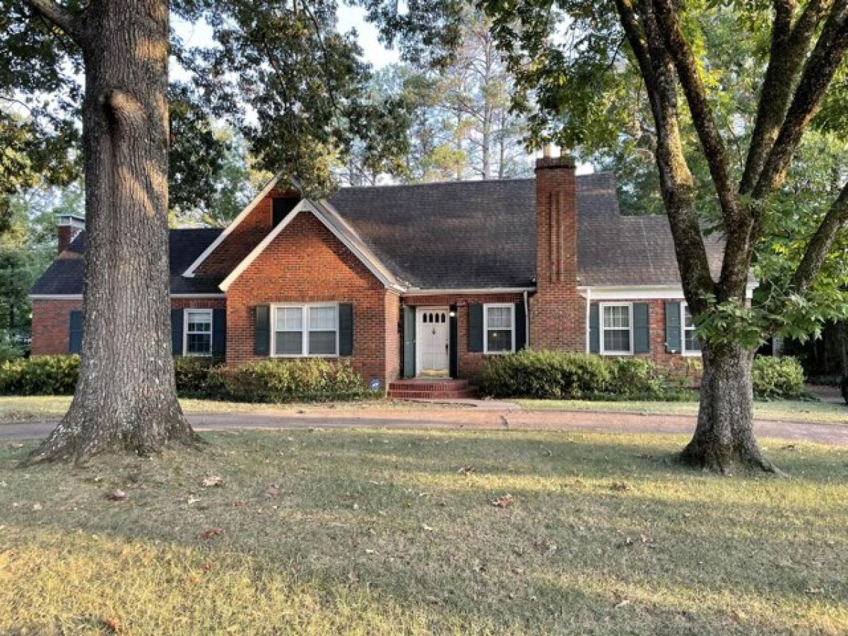 Picture of Home For Sale in West Point, Mississippi, United States