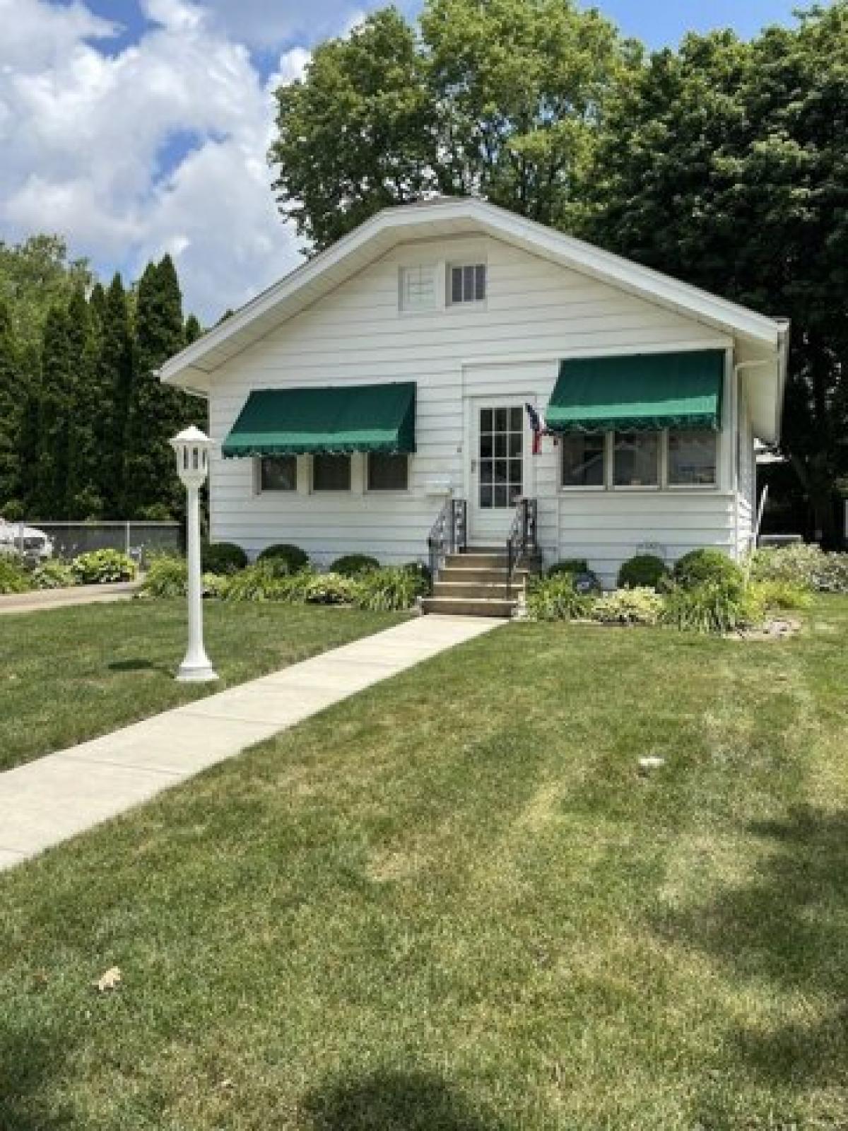 Picture of Home For Sale in Bloomington, Illinois, United States