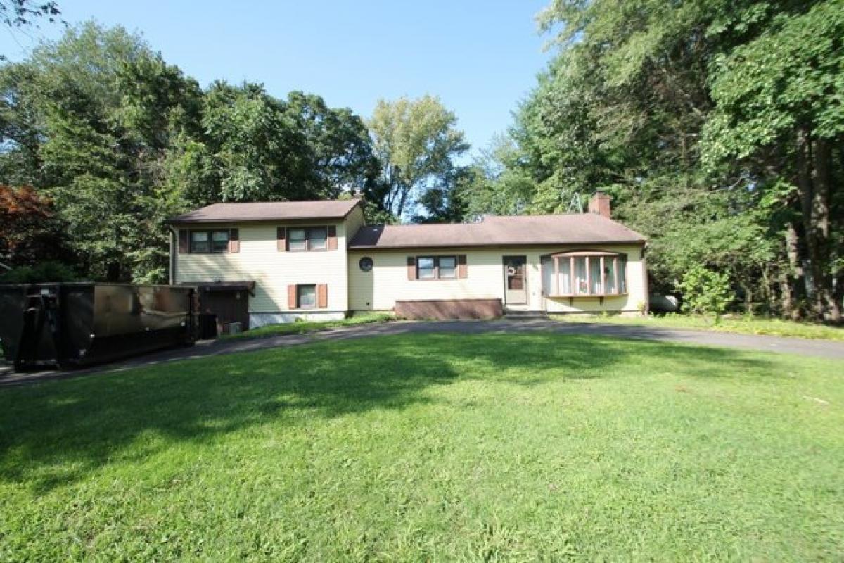 Picture of Home For Sale in Derby, Connecticut, United States