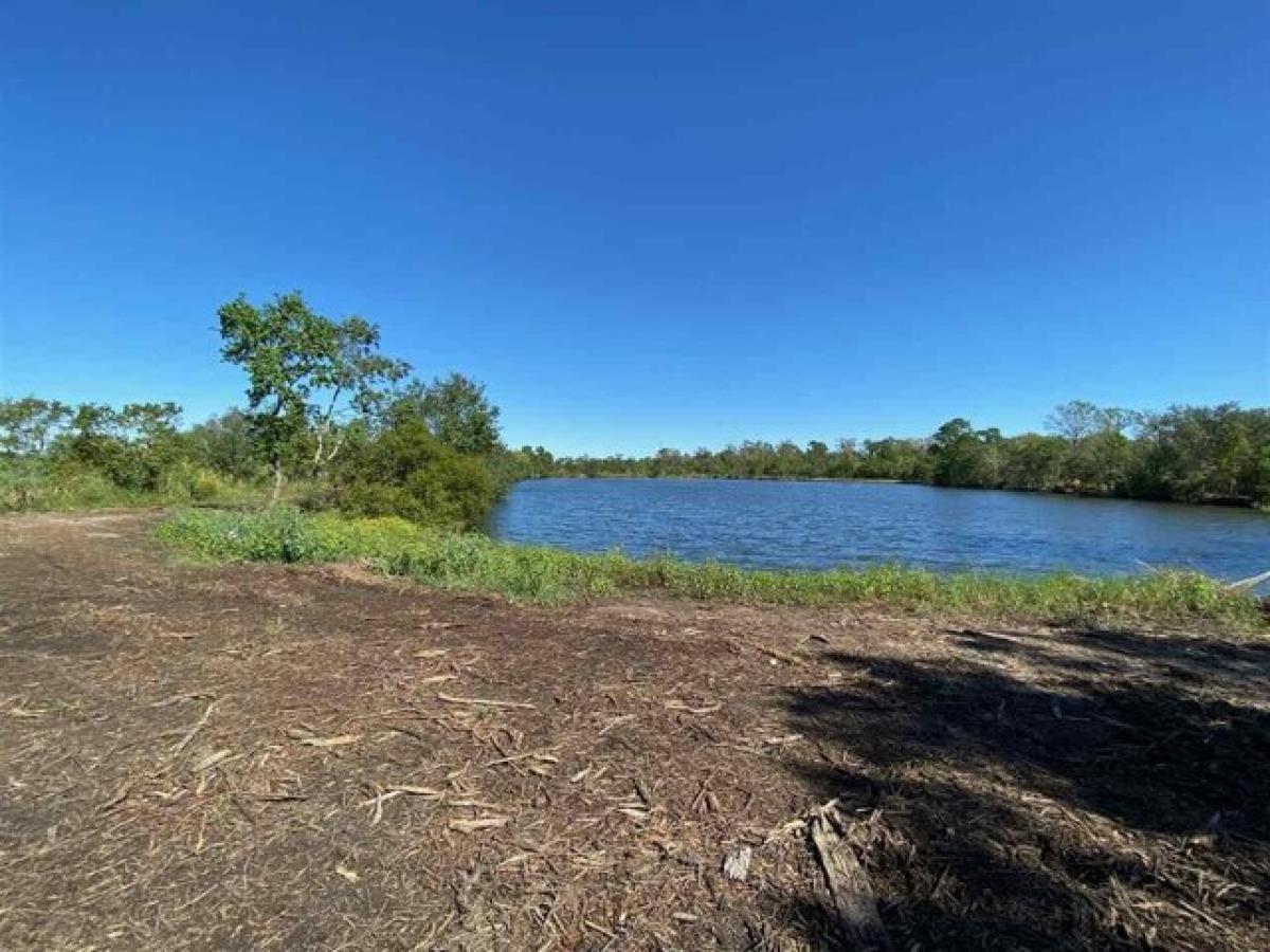 Picture of Residential Land For Sale in Bridge City, Texas, United States