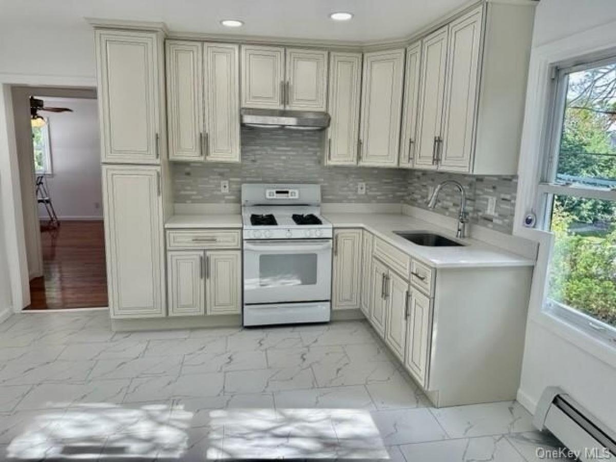 Picture of Home For Rent in Lynbrook, New York, United States